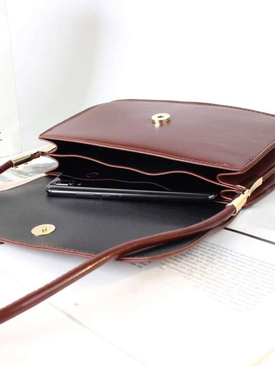 Fashionable Crocodile Embossed Flap Shoulder Bag